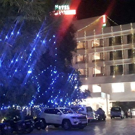 King Paradise Hotel Tiruchirappalli Ngoại thất bức ảnh