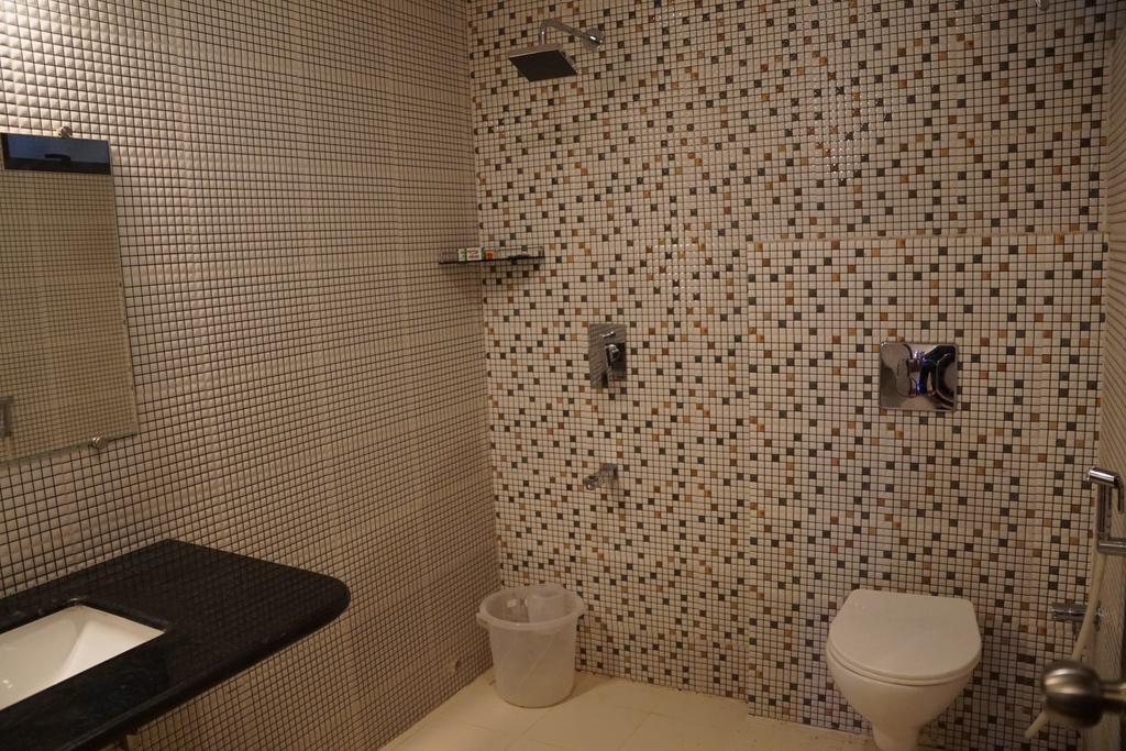 King Paradise Hotel Tiruchirappalli Ngoại thất bức ảnh