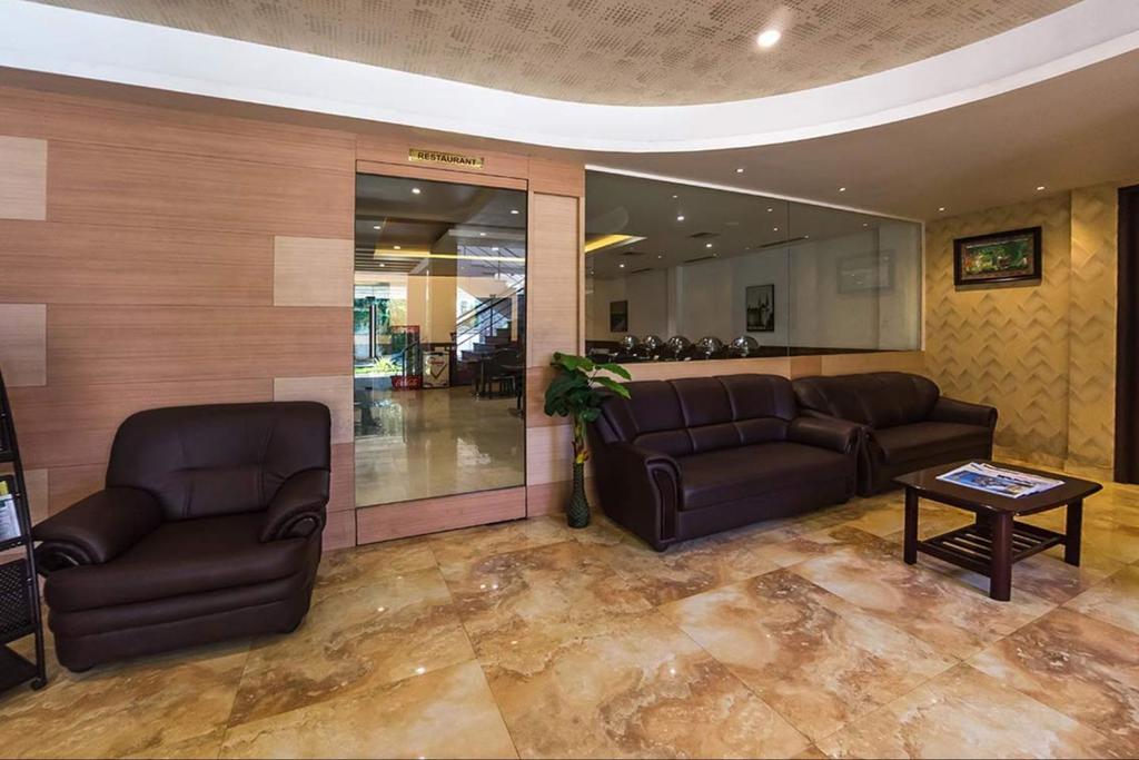 King Paradise Hotel Tiruchirappalli Ngoại thất bức ảnh
